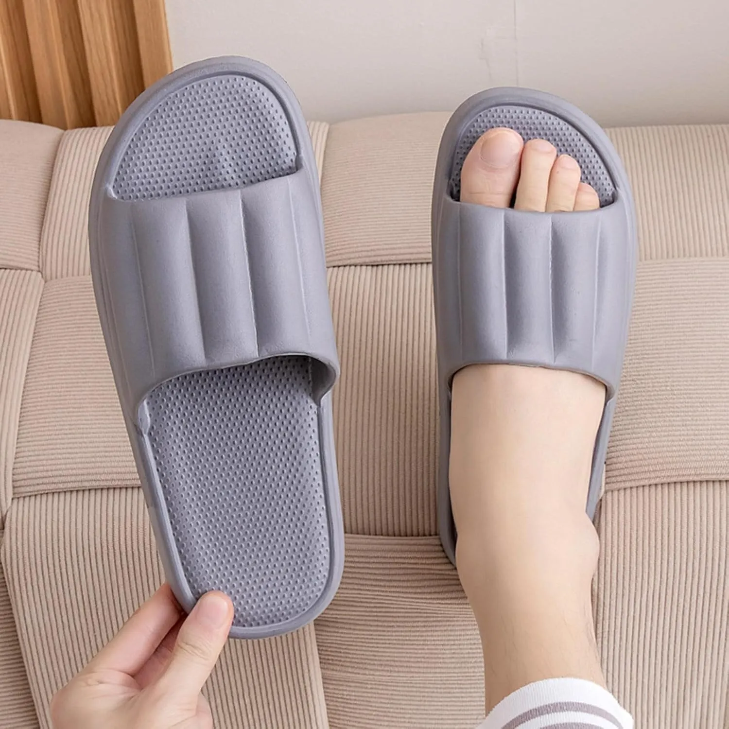 Bath Slippers Women and Men Indoor Slipper Mens Pillow Slippers Cloud Slides Shower Slides Comfortable Soft Sole