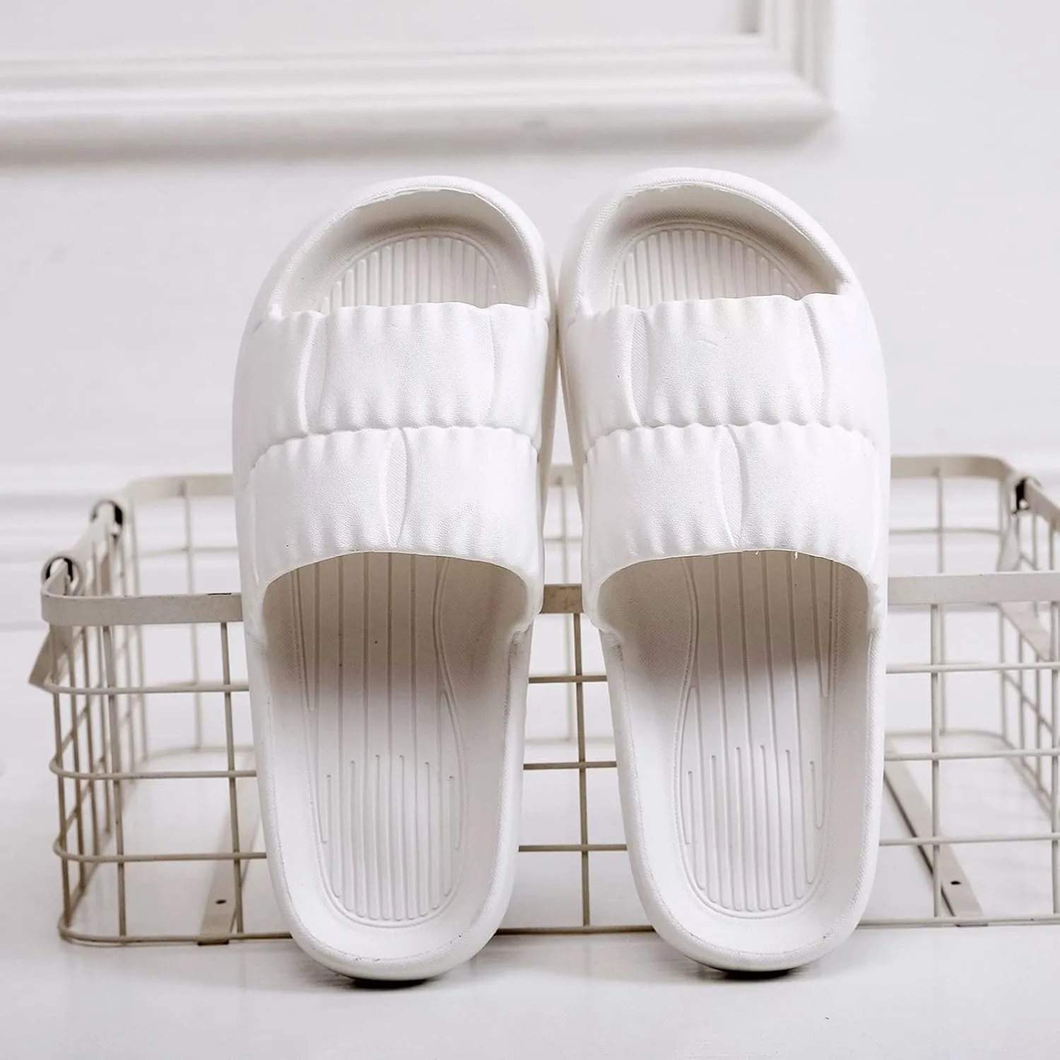 Cloud Slippers for Men Womens Slides Slides for Men Women Spa Drainage Hole Indoor Outdoor Slippers