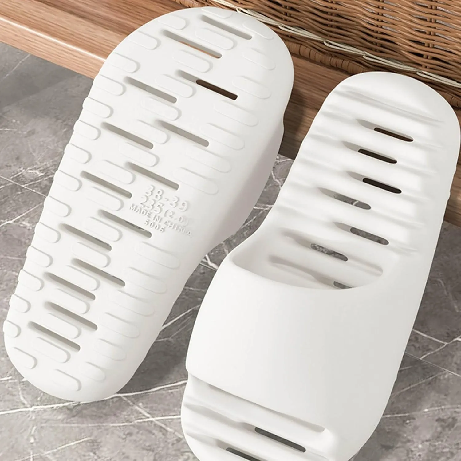 Fashionable Home Bathroom Soft Soled Quick Drying Slippers for Men and Women Alike Warm Hedgehog Slippers