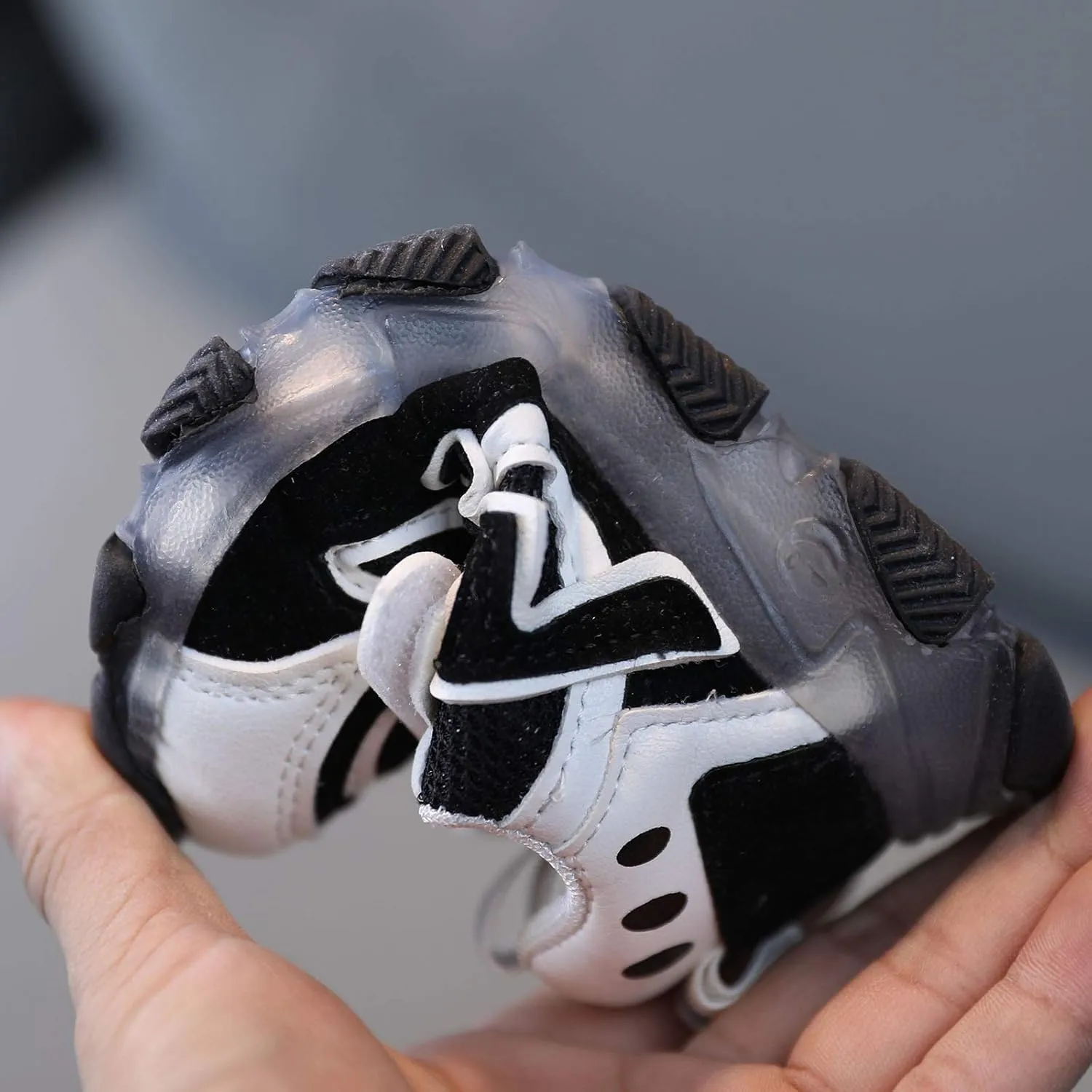 IWIHMIV Boys Girls Luminous Light Tennis Shoes Lightweight Breathable Non Slip Running Athletic Walking Sports Shoes
