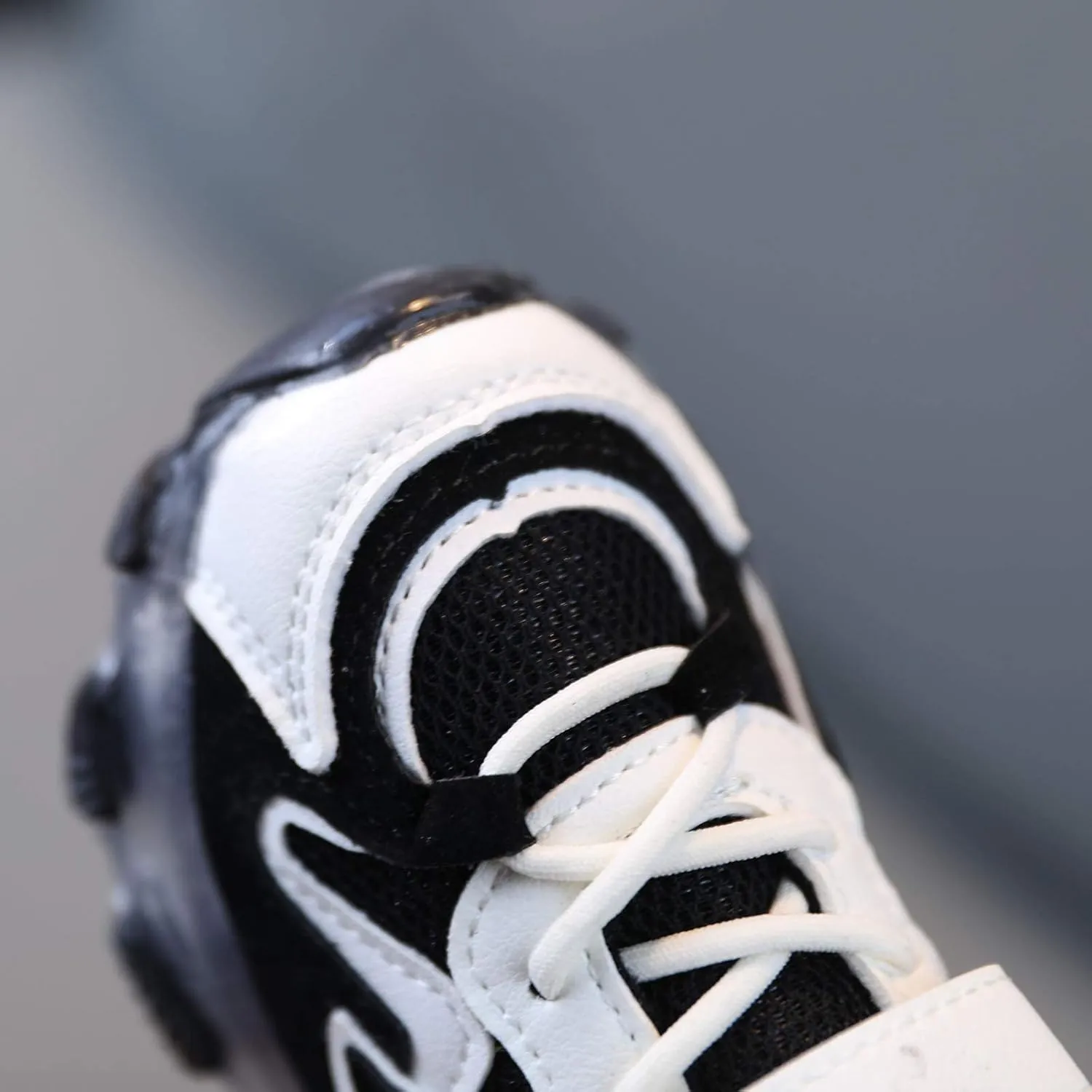 IWIHMIV Boys Girls Luminous Light Tennis Shoes Lightweight Breathable Non Slip Running Athletic Walking Sports Shoes