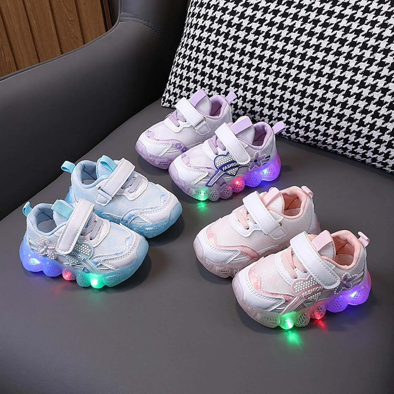 Kids Light Up Shoes Led Flashing Luminous Lightweight Breathable Running Sneakers Soft Sole Lightweight Sports Shoes