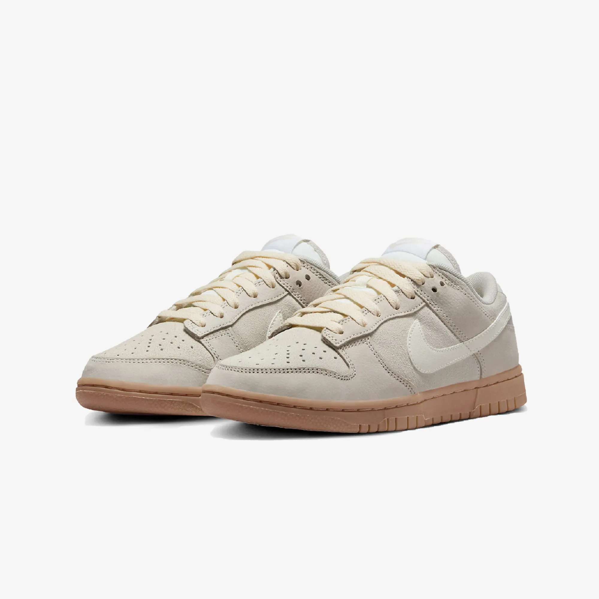 WMN'S DUNK LOW SE 'LT OREWOOD BRN/SAIL-GUM LIGHT BROWN'